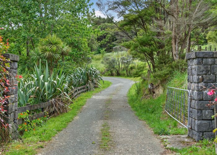  at 2372 State Highway 1, Kaiwaka, Kaipara, Northland