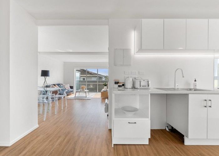  at 4/12 Cruickshank Crescent, Meadowbank, Auckland