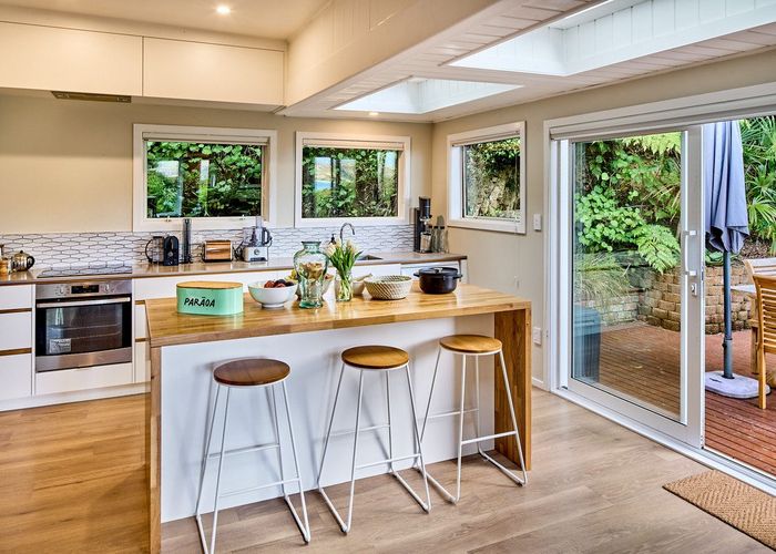  at 98 Motuhara Road, Plimmerton, Porirua