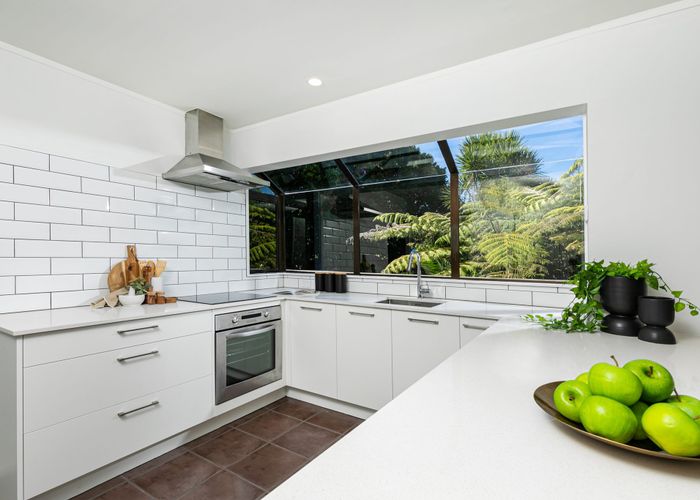  at 2/47 Lyons Avenue, Murrays Bay, Auckland