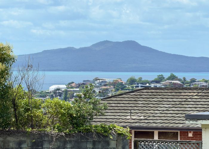  at 10 Gull Lane, Mairangi Bay, North Shore City, Auckland