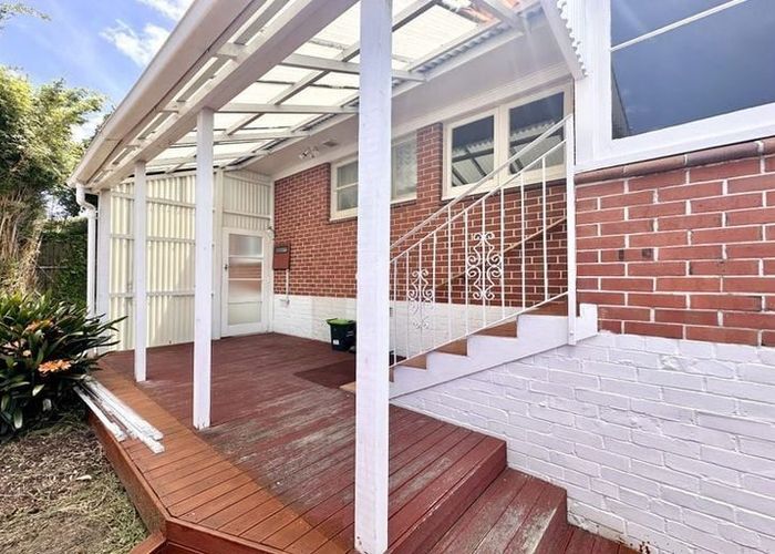  at 19 Fairlea Road, Te Atatu South, Waitakere City, Auckland