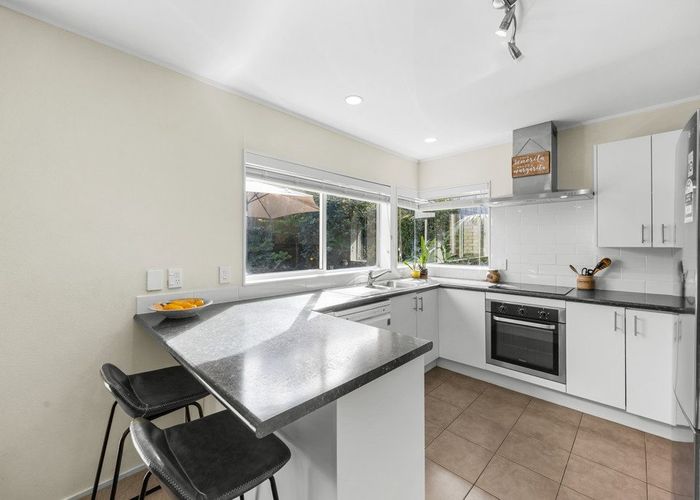  at 2/12 Pat O'Connor Place, Manurewa, Auckland