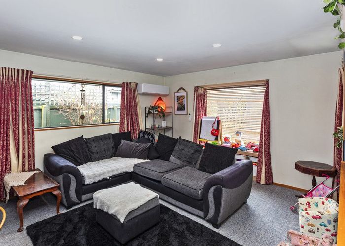  at 2/14 Farquhars Road, Redwood, Christchurch City, Canterbury