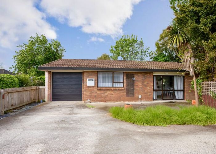  at 190B Clarkin Road, Fairfield, Hamilton