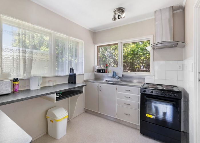  at 2/16 Kapiti Place, Sunnynook, North Shore City, Auckland
