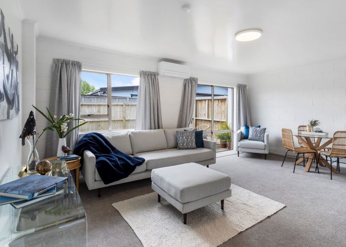  at 2/78 Panorama Road, Mount Wellington, Auckland