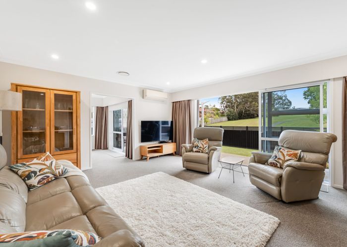  at 12 Mirrabooka Avenue, Botany Downs, Auckland