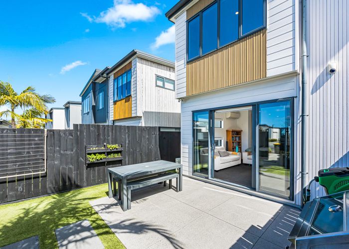  at 4/7 Scott Road, Hobsonville, Waitakere City, Auckland