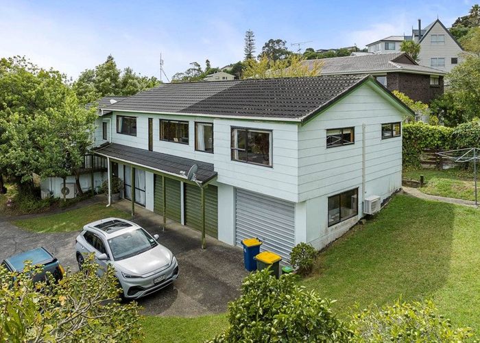  at 4 Dianthus Place, Browns Bay, Auckland
