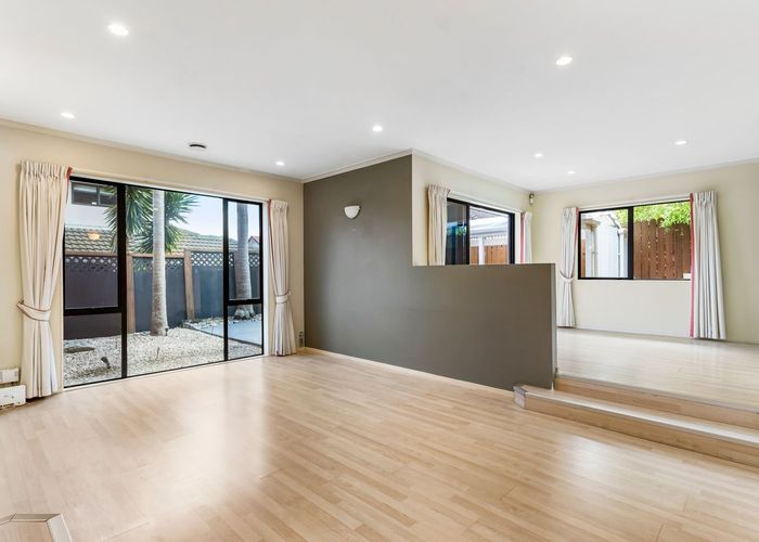  at 2/25 Thirlmere Rise, Northpark, Auckland