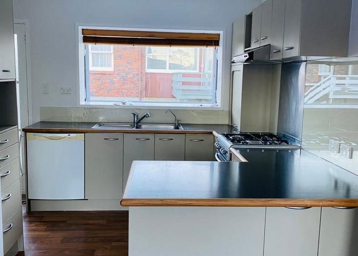  at 2/16 Windermere Crescent, Blockhouse Bay, Auckland City, Auckland