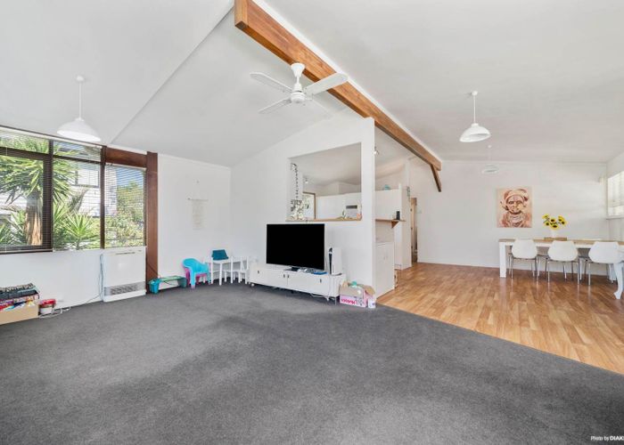  at 10 Rosalind Road, Glenfield, Auckland