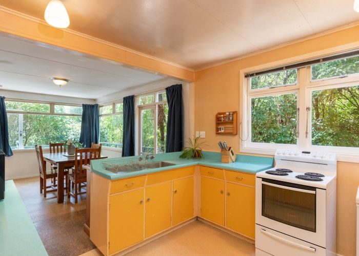  at 142 Pinehaven Road, Pinehaven, Upper Hutt