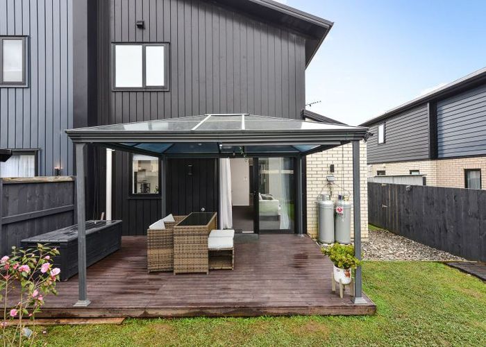  at 2/64 Cabourne Drive, Glenview, Hamilton