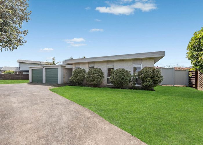  at 21A Bramley Drive, Farm Cove, Manukau City, Auckland