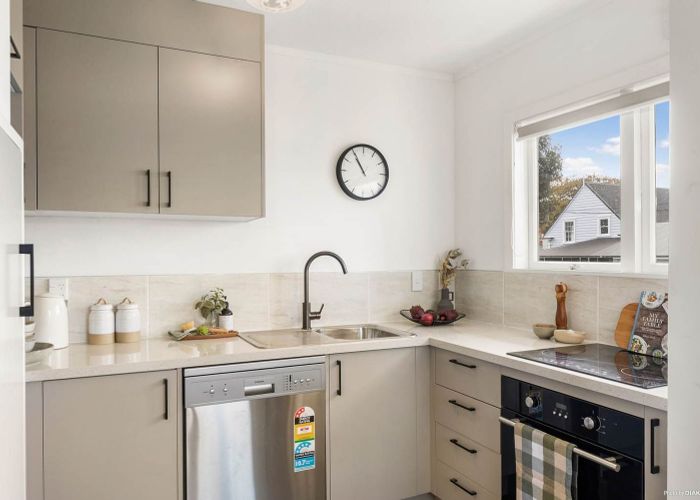  at 2/49 Western Springs Road, Morningside, Auckland City, Auckland