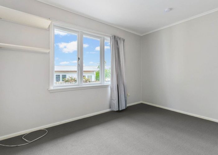  at 4 Fairdene Avenue, Henderson, Waitakere City, Auckland