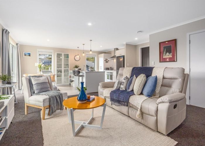  at 11 Banks Boulevard, Whitby, Porirua