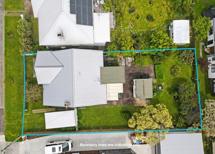  at 16 Egremont Street, Belmont, Auckland