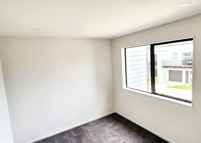  at 8 Korokio Lane, Henderson, Waitakere City, Auckland