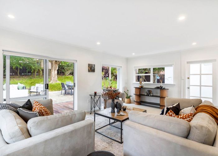  at 2/4 Corunna Road, Milford, Auckland