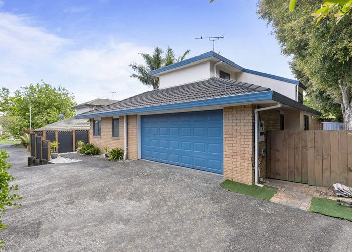  at 2/25 Thirlmere Rise, Northpark, Auckland