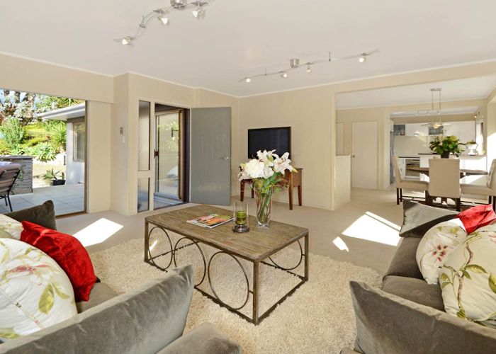  at 16 Lake rd, Northcote, North Shore City, Auckland