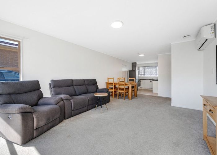  at 2/38 Ballater Place, Highland Park, Manukau City, Auckland