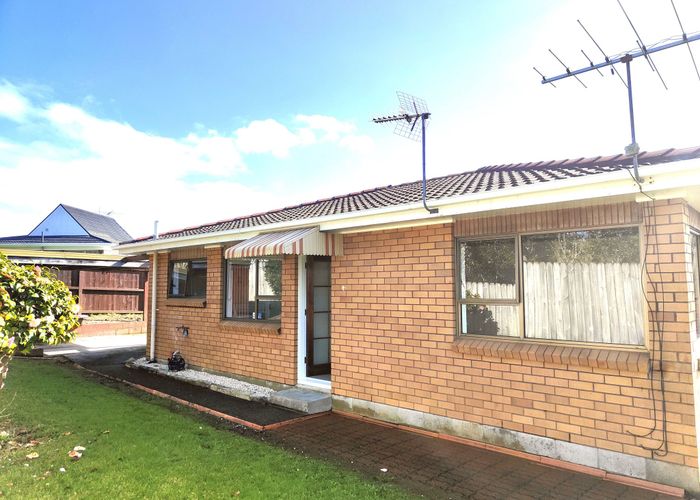  at 2/4 Rachael Place, Farm Cove, Manukau City, Auckland