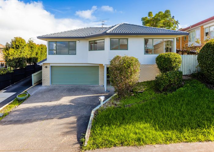  at 2/14 Kells Place, Botany Downs, Manukau City, Auckland