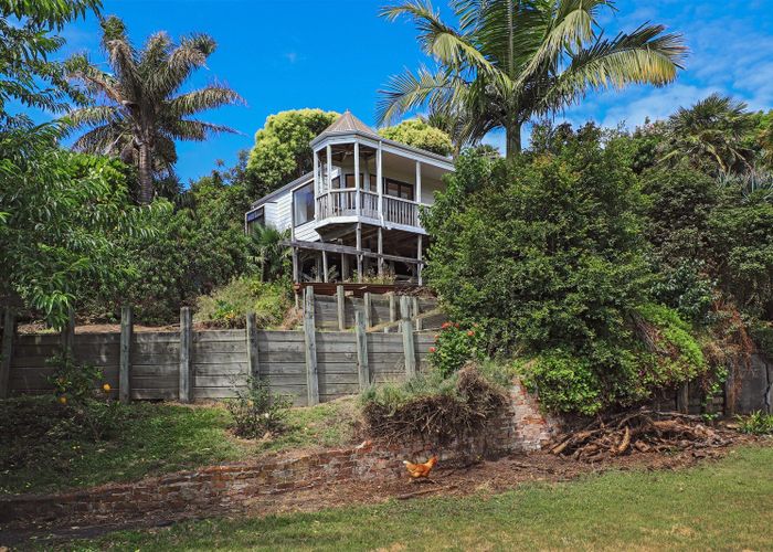  at 2 Hadfield Terrace, Bluff Hill, Napier