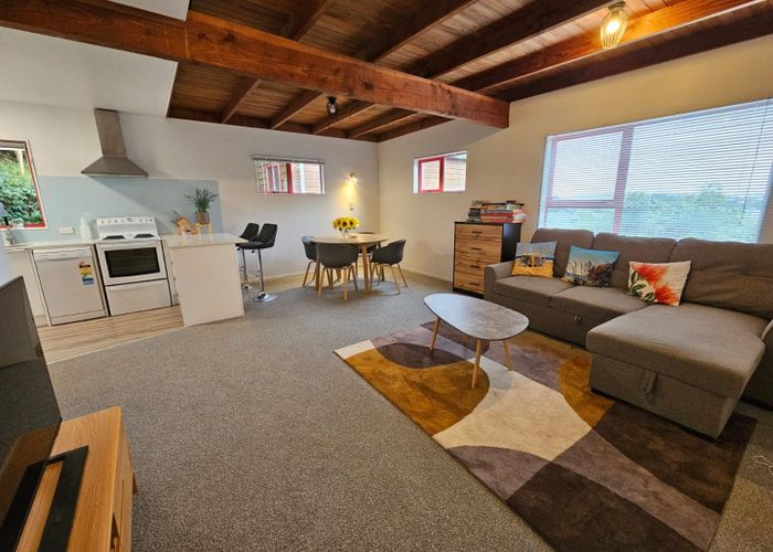  at 1/18 Hinau Road (fully-furnished 2x bedroom with garage), Hataitai, Wellington, Wellington