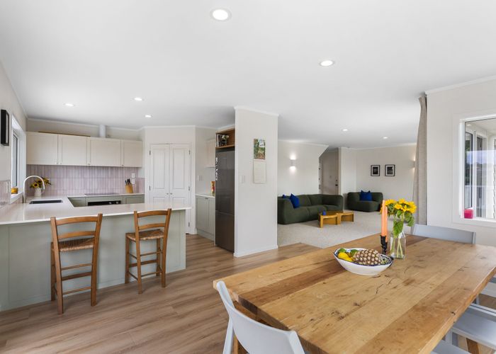 at 2/37 Woodlands Crescent, Browns Bay, Auckland