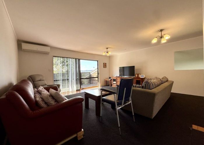  at 8 Tumanaka Place, Henderson, Waitakere City, Auckland