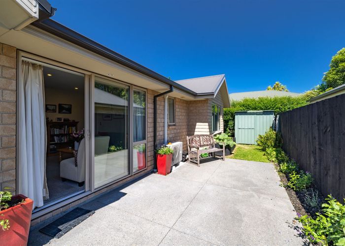  at 2/61 Middlepark Road, Sockburn, Christchurch