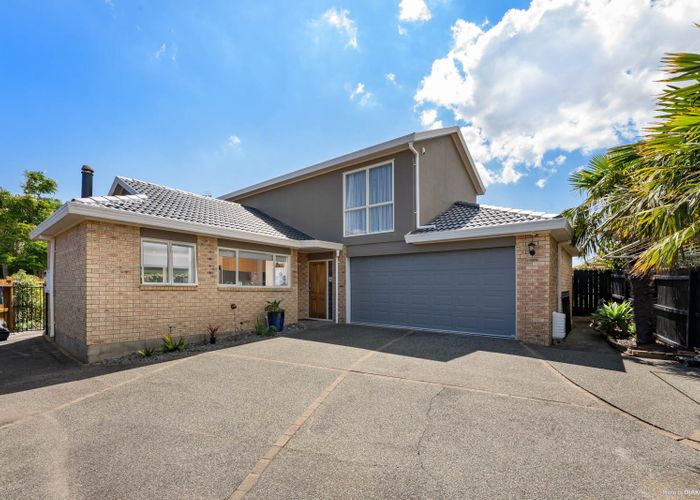  at 2/112 Golfland Drive, Golflands, Auckland