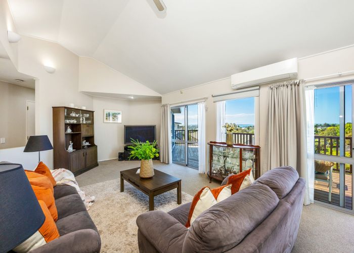  at 2/134 Bleakhouse Road, Mellons Bay, Manukau City, Auckland