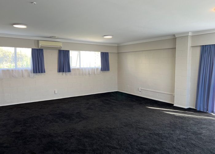  at 4 Pakira Avenue, Glendene, Waitakere City, Auckland