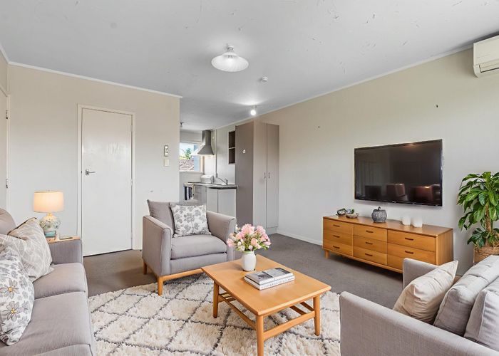  at 2/77 Wellington Street, Howick, Manukau City, Auckland