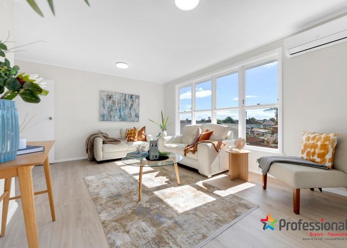  at 5 Farnborough Crescent, Mangere, Auckland