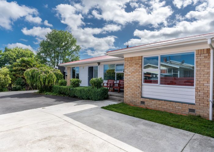  at 10 Stewart Place, Melville, Hamilton