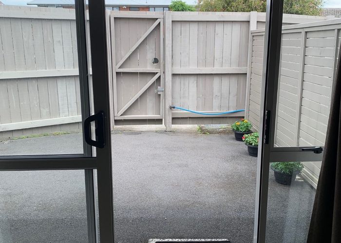  at 2/1 Leonard Road, Mount Wellington, Auckland City, Auckland