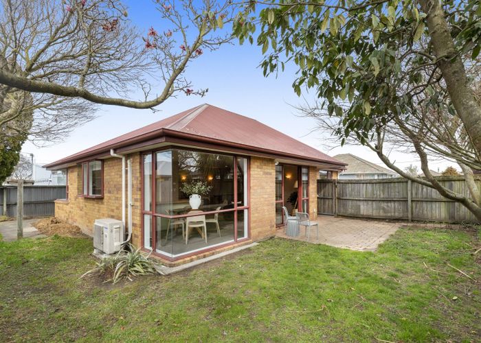  at 2/172 Langdons Road, Northcote, Christchurch
