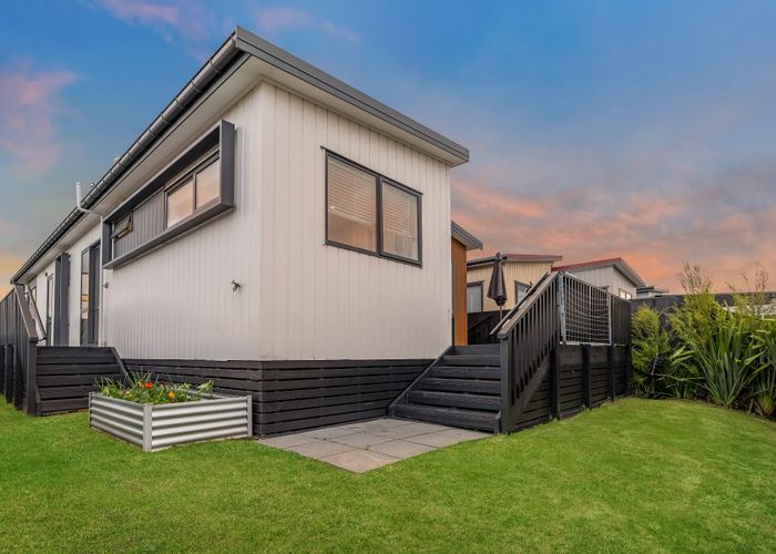  at 17 Pukanui Avenue, Totara Park, Manukau City, Auckland