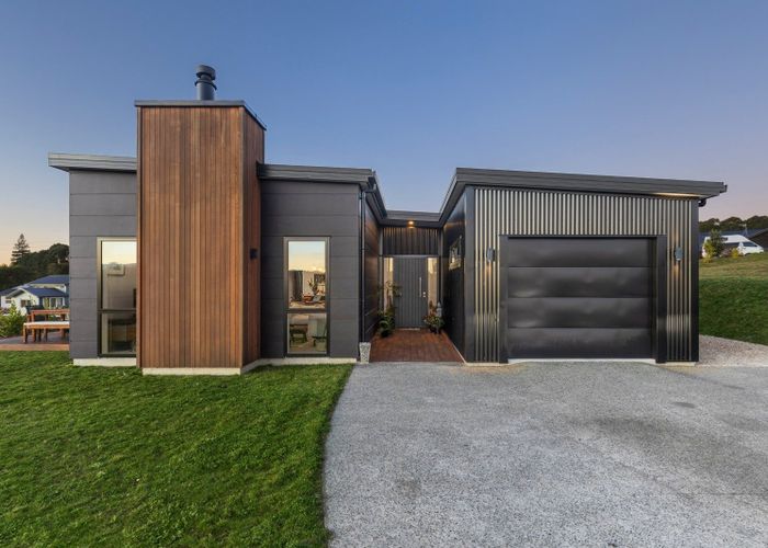  at 372 Pomona Road, Tasman