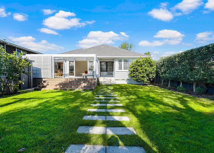  at 82 Riversdale Road, Avondale, Auckland