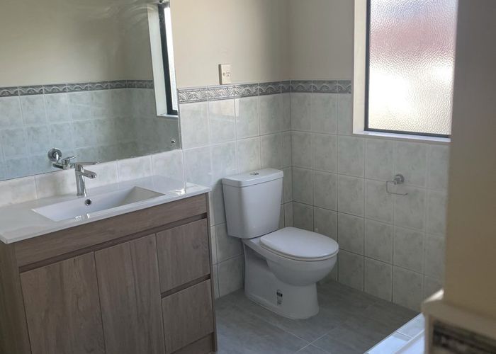  at 3 Maidstone Place, Oteha, Auckland