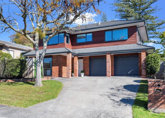 For sale 21 Northpark Avenue, Northpark, Manukau City, Auckland