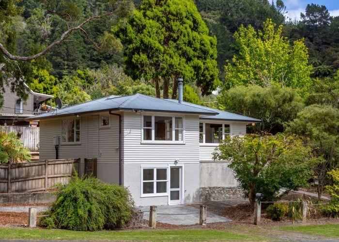  at 40 Jocelyn Crescent, Pinehaven, Upper Hutt